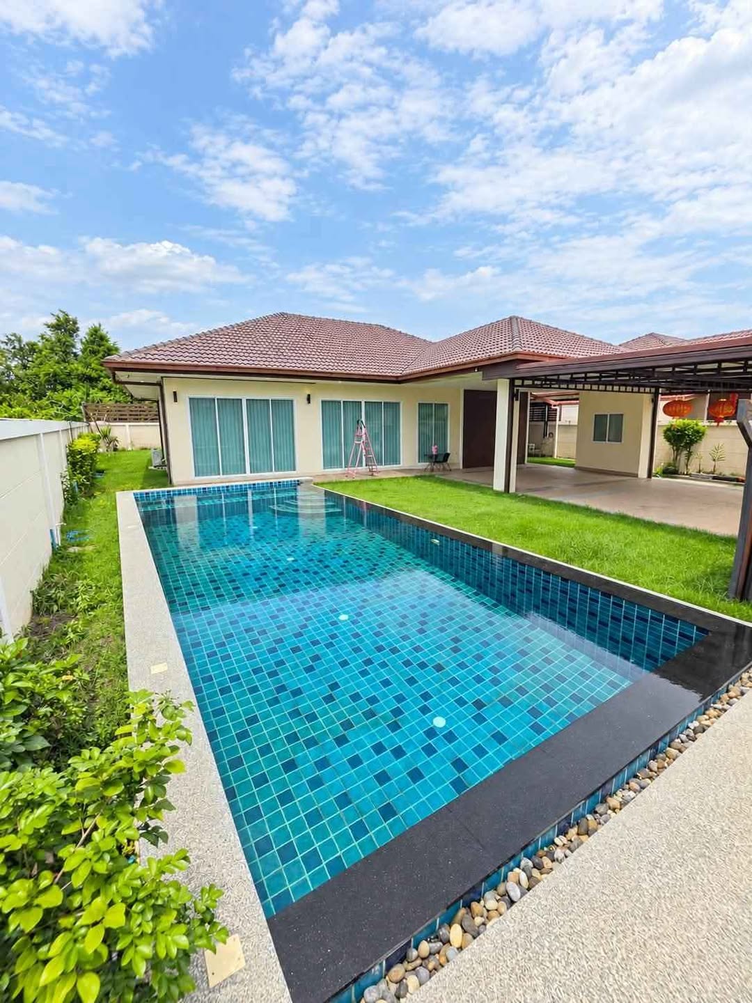 House · 3 bed · 179 m² · Huay Yai