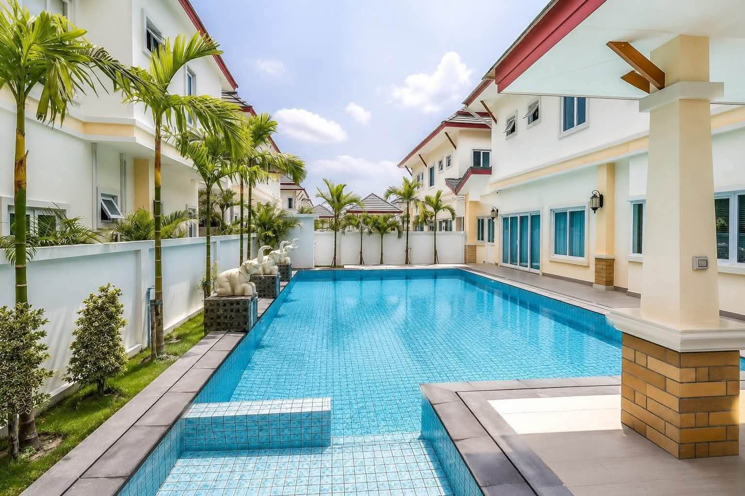 Villa · 5 bed · 340 m² · Na Jomtien