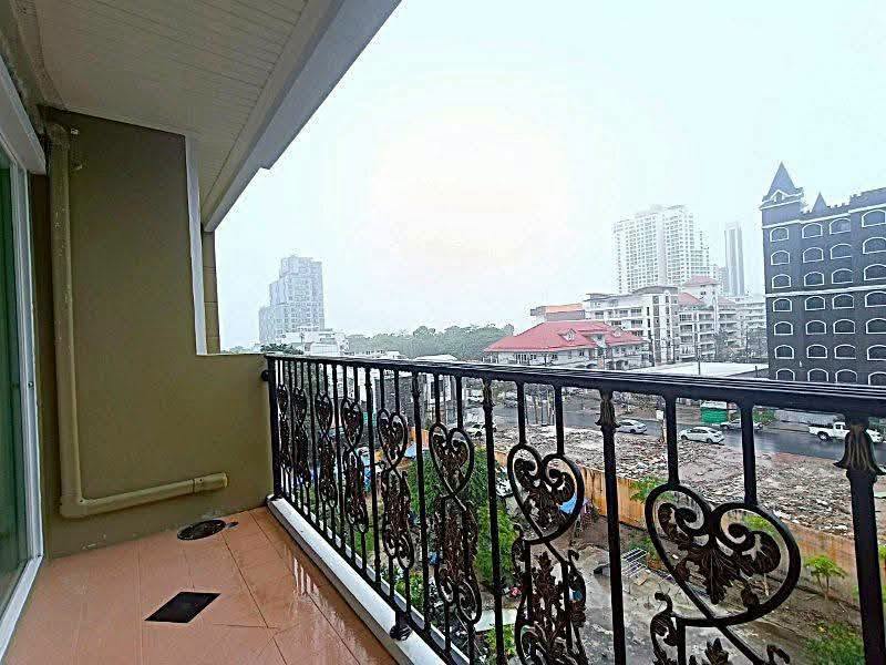 Condo · 1 bed · 67 m² · Pratumnak