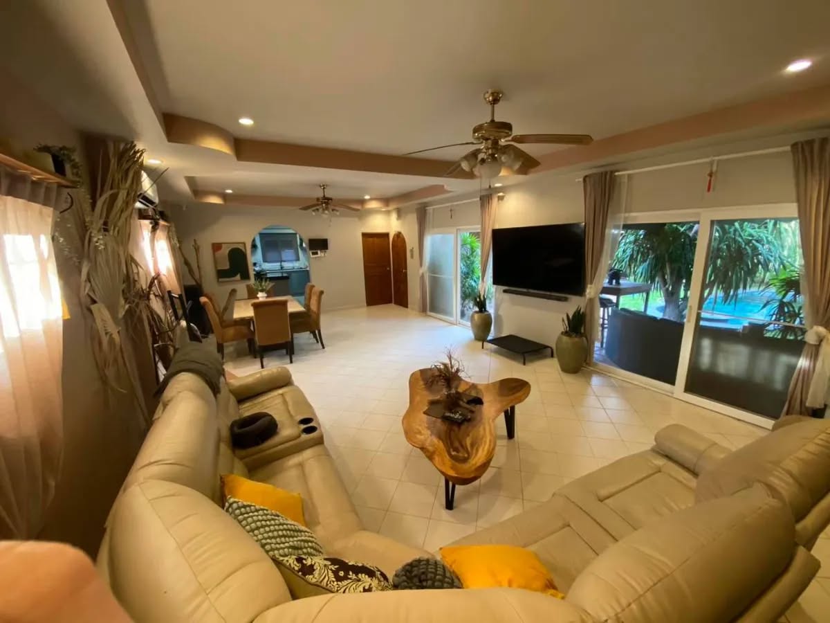 Villa · 4 bed · 250 m² · Bang Lamung