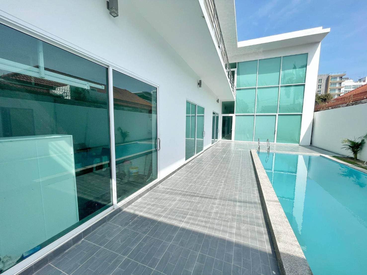 विला · 6 बेडरूम · 585 m² · Pratumnak