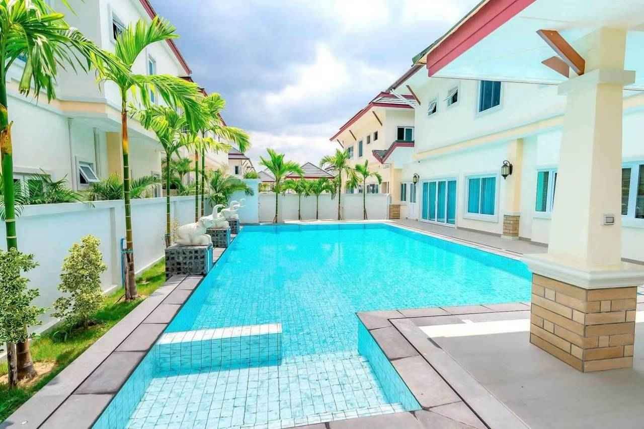 ヴィラ · 5ベッドルーム · 340 m² · Na Jomtien