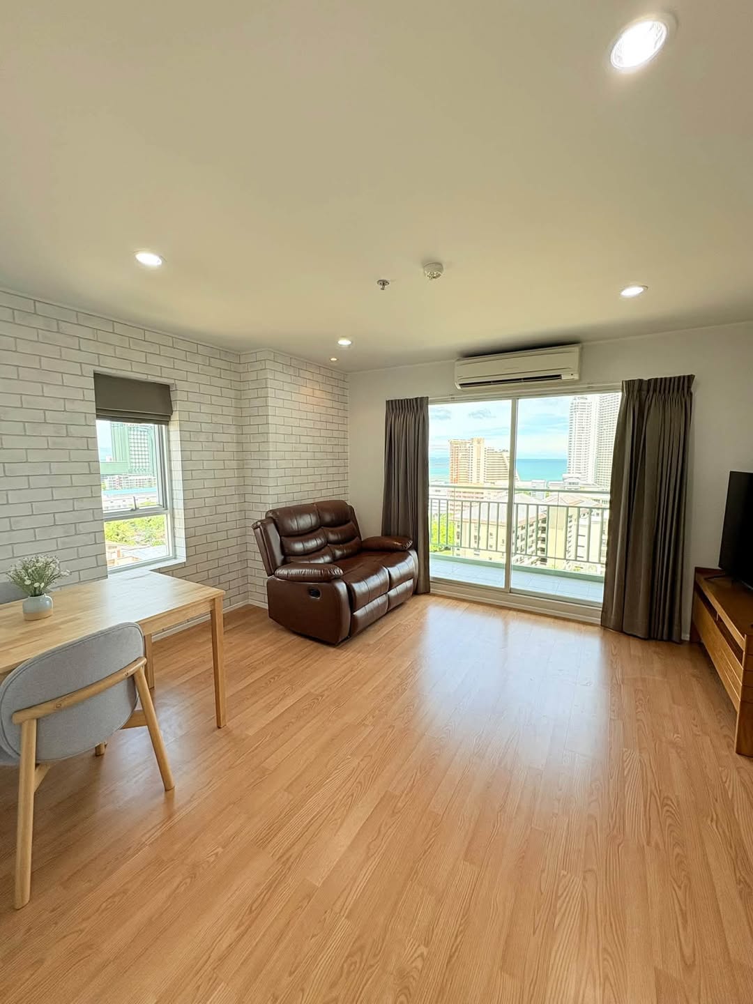 Condo · 1 bed · 42 m² · Wongamat